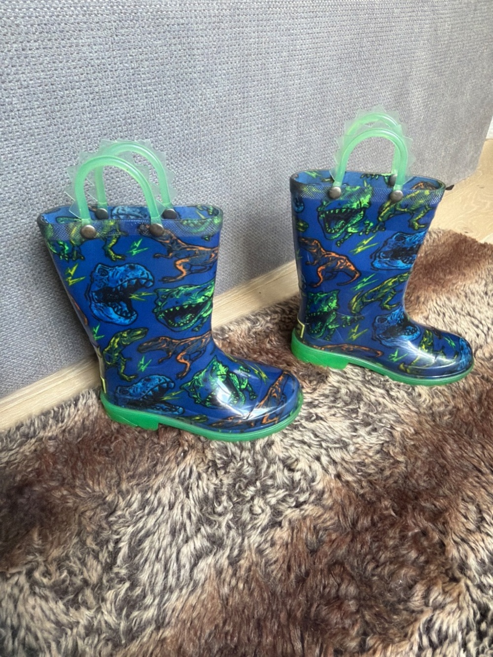 Dinosaur rain boots with lights toddler boy size 9 - Picture 3 of 6